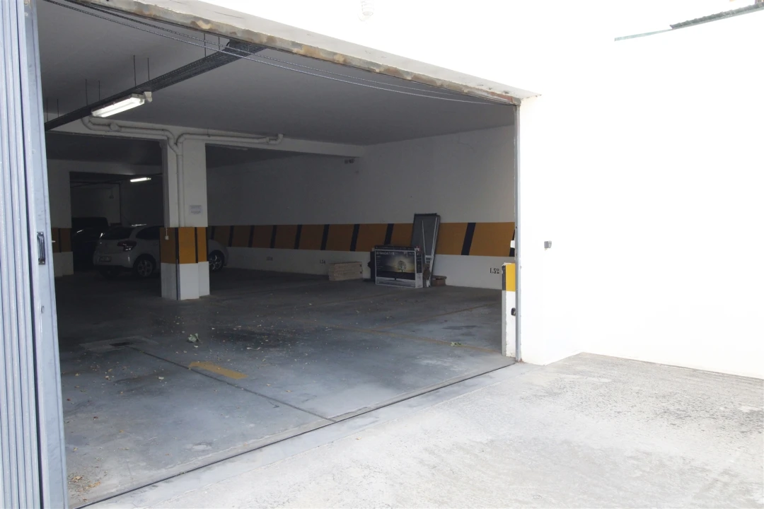 Garagem para Arrendamento em Lagos (São Sebastião e Santa Maria) Foto 4