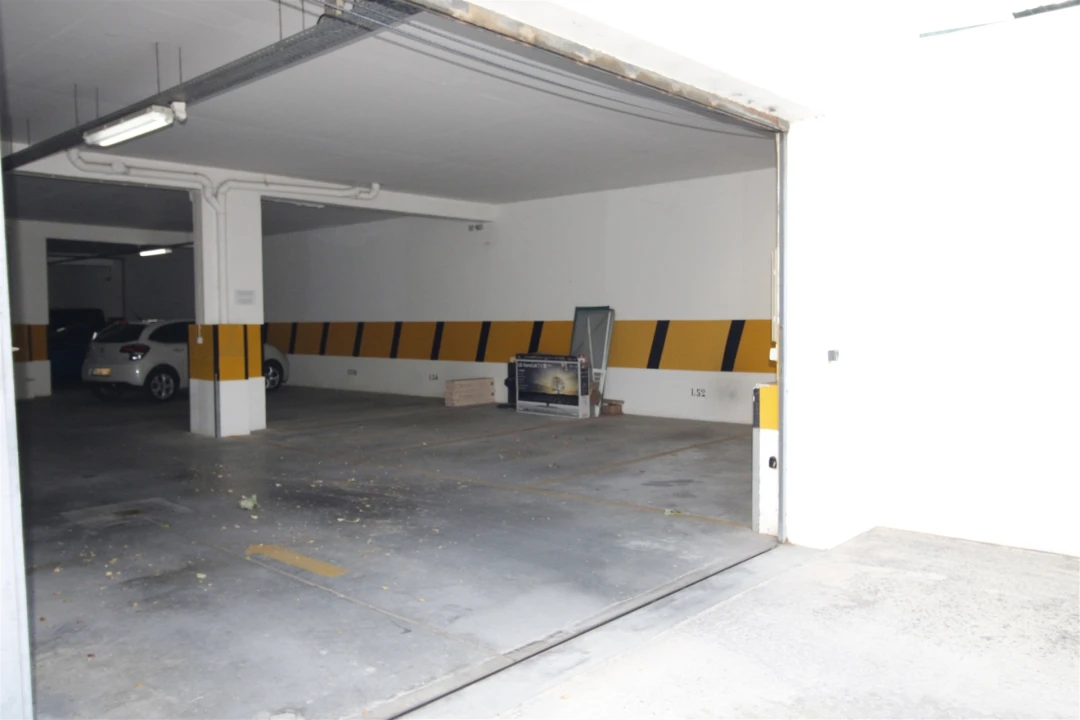 Garagem para Arrendamento em Lagos (São Sebastião e Santa Maria) Foto 5