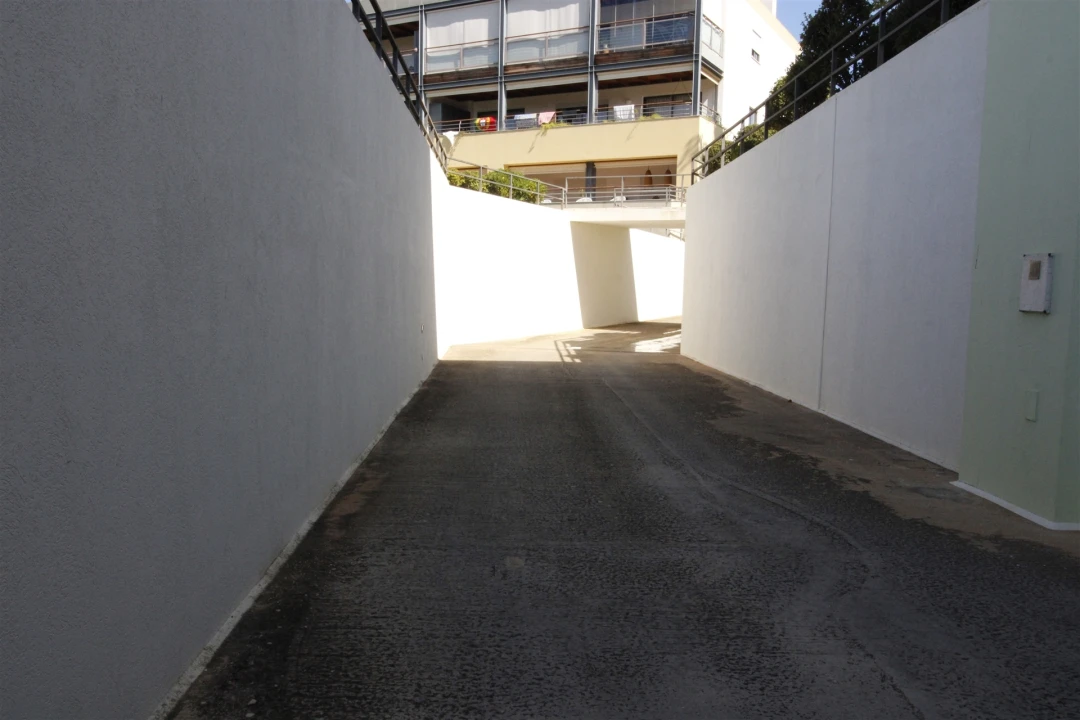 Garagem para Arrendamento em Lagos (São Sebastião e Santa Maria) Foto 3