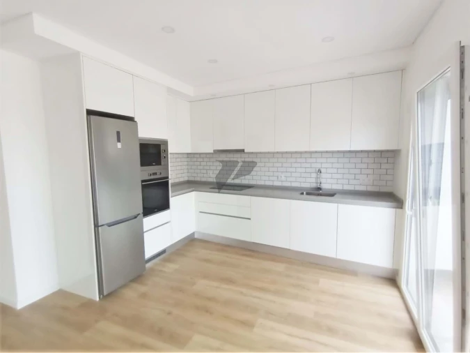Apartamento T2 para Venda em Seixal Foto 9