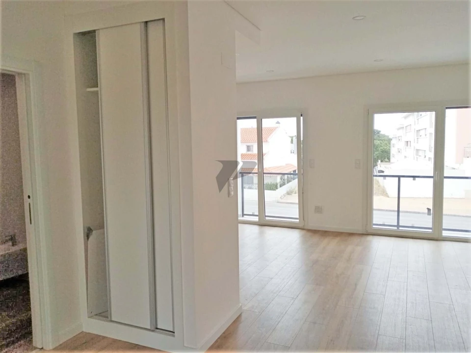 Apartamento T2 para Venda em Seixal Foto 5