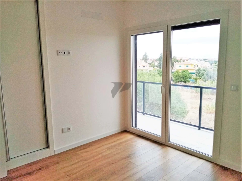 Apartamento T2 para Venda em Seixal Foto 17