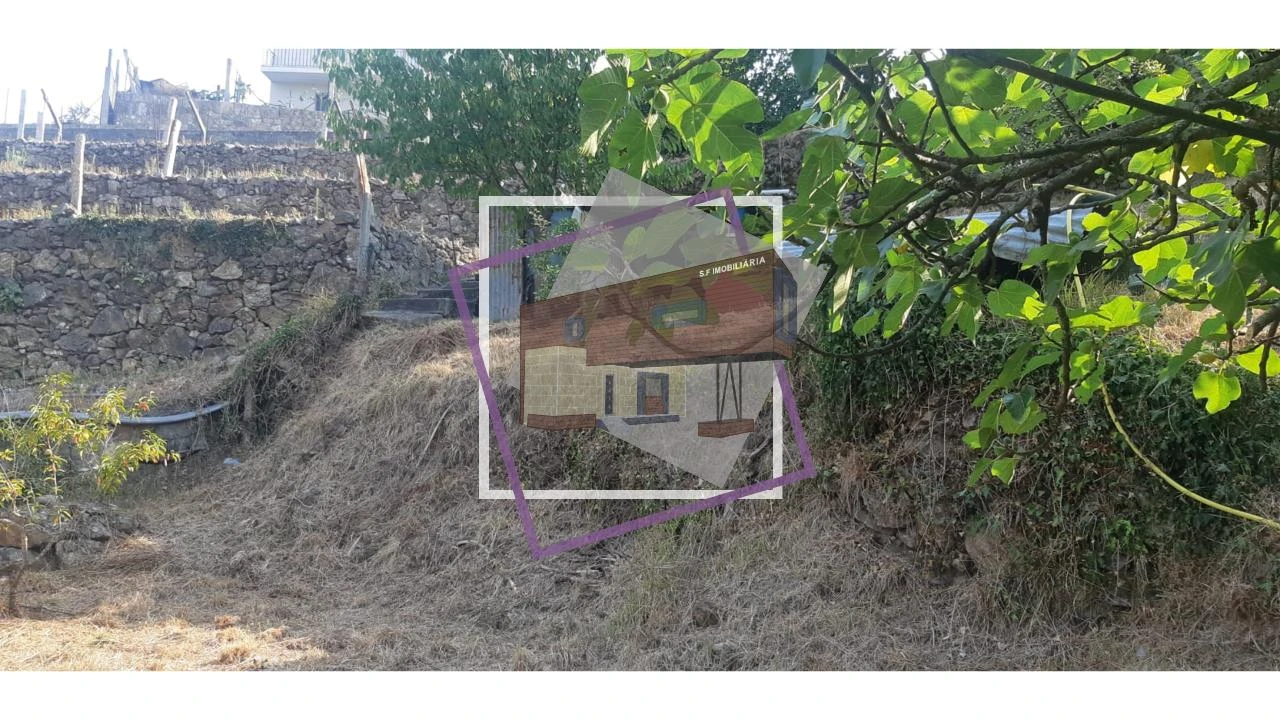 Terreno para Venda em Vila e Roussas Foto 1