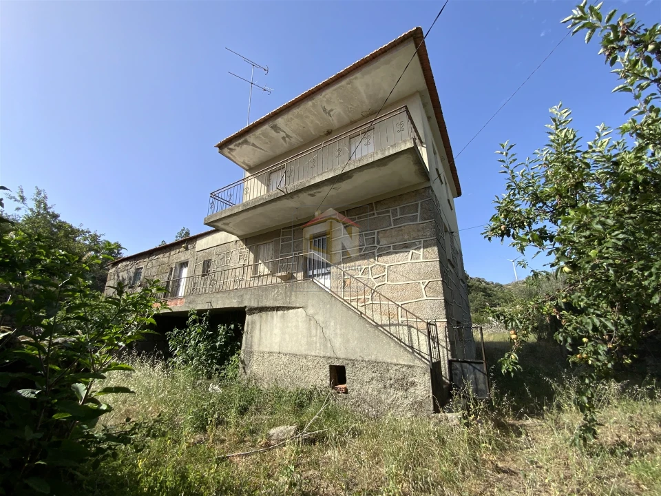Moradia T1 para Venda em Pousafoles do Bispo, Pena Lobo e Lomba Foto 1