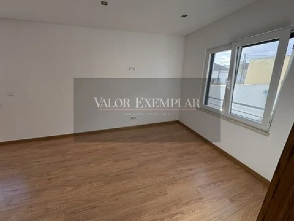 Moradia T4 para Venda em Atalaia e Alto Estanqueiro-Jardia Foto 15