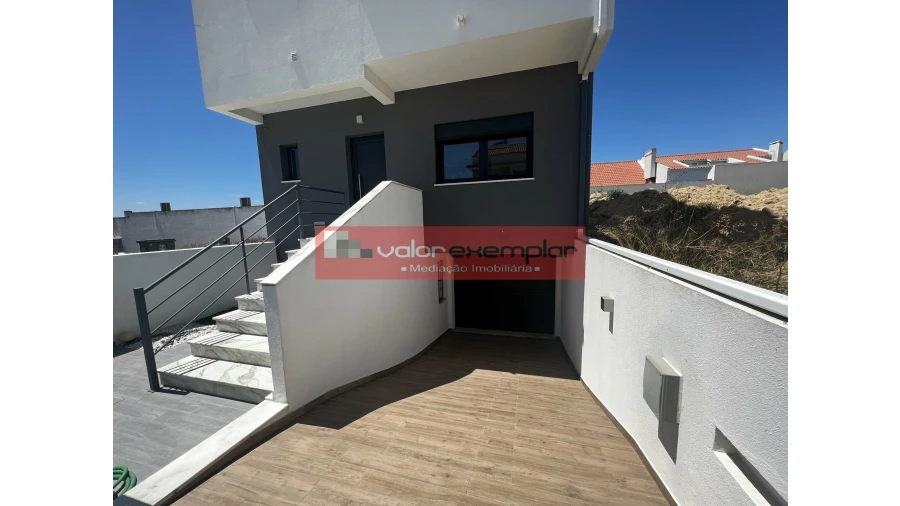 Moradia T4 para Venda em Atalaia e Alto Estanqueiro-Jardia Foto 6