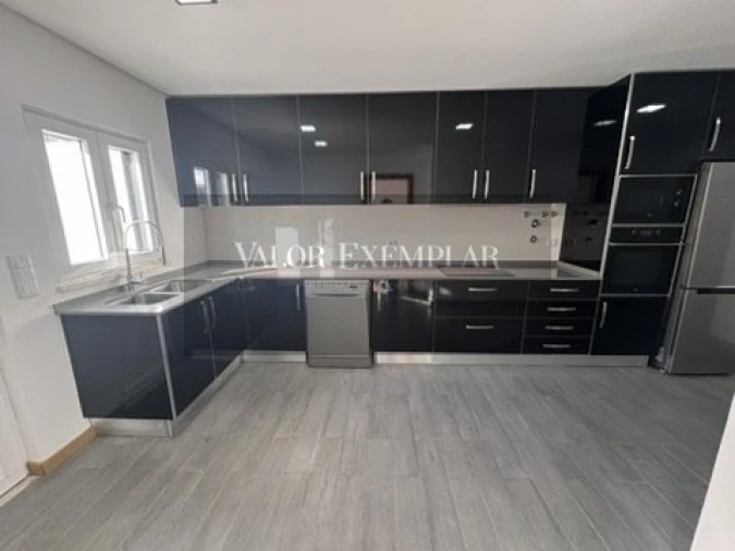 Moradia T4 para Venda em Atalaia e Alto Estanqueiro-Jardia Foto 13