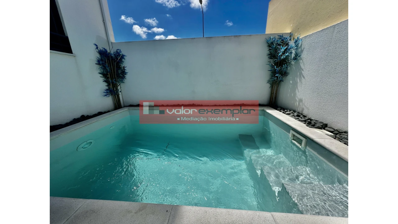 Moradia T4 para Venda em Atalaia e Alto Estanqueiro-Jardia Foto 2