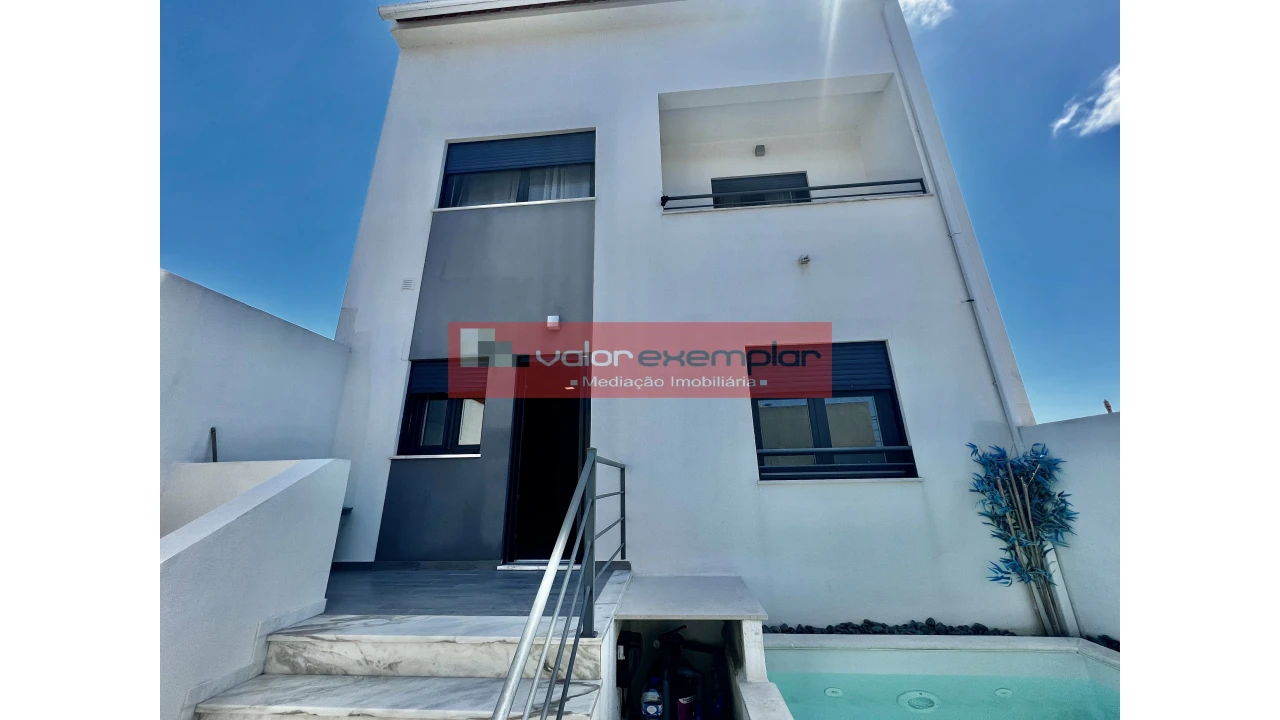 Moradia T4 para Venda em Atalaia e Alto Estanqueiro-Jardia Foto 4