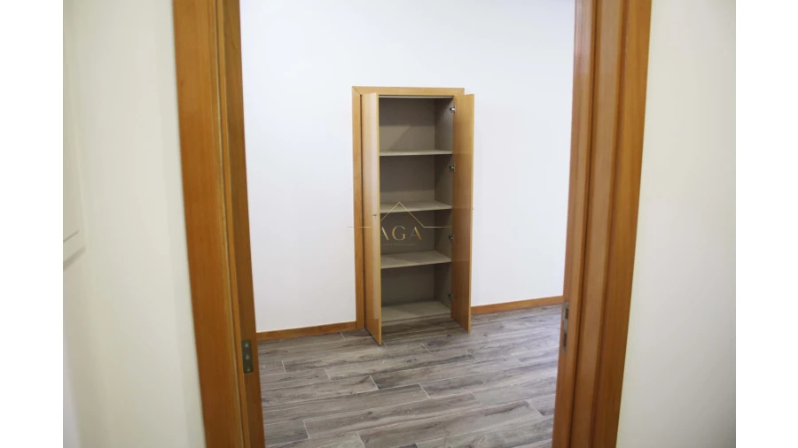 Prédio para Venda em Oliveira do Douro Foto 12