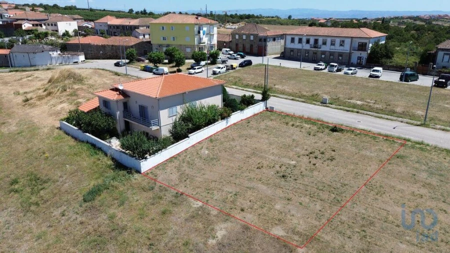 Terreno para Venda em Carrazedo de Montenegro e Curros Foto 2
