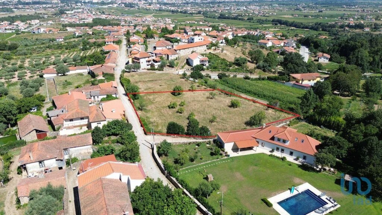 Terreno para Venda em Vilar de Nantes Foto 1
