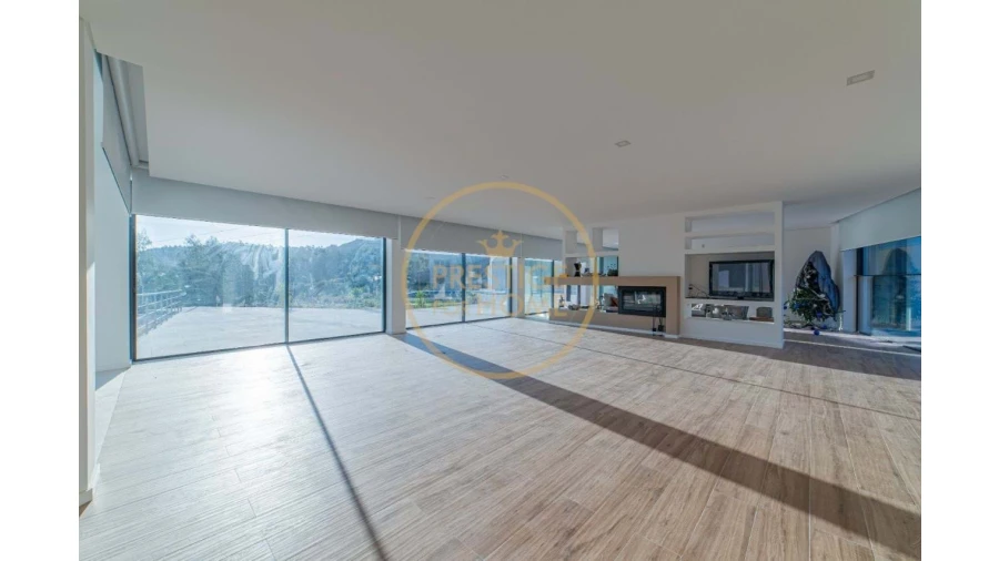 Moradia T4 para Venda em Arouca e Burgo Foto 3