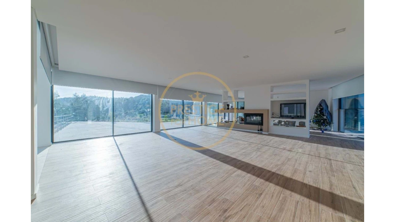 Moradia T4 para Venda em Arouca e Burgo Foto 3