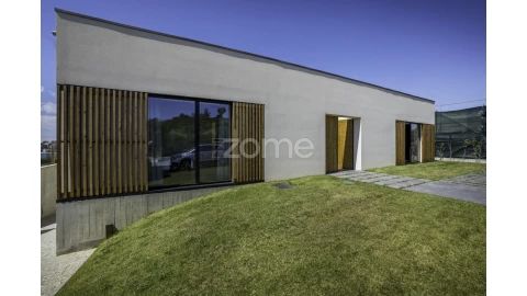 Moradia T4 para Venda em Santa Marinha e São Pedro da Afurada