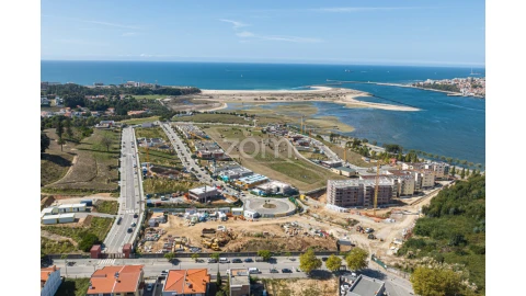 Moradia T4 para Venda em Santa Marinha e São Pedro da Afurada