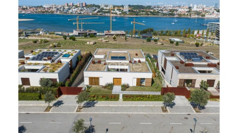 Moradia T4 para Venda em Santa Marinha e São Pedro da Afurada
