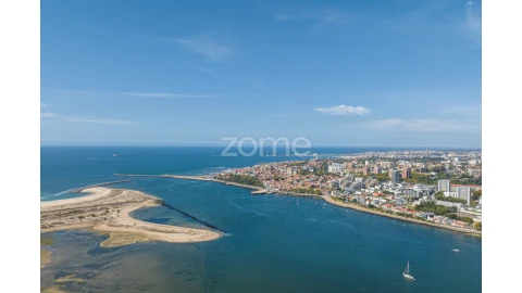 Moradia T4 para Venda em Santa Marinha e São Pedro da Afurada