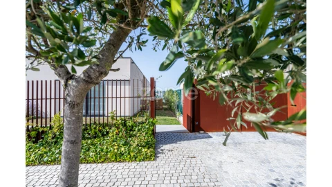 Moradia T4 para Venda em Santa Marinha e São Pedro da Afurada