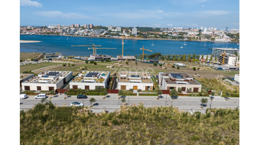 Moradia T4 para Venda em Santa Marinha e São Pedro da Afurada Foto 68