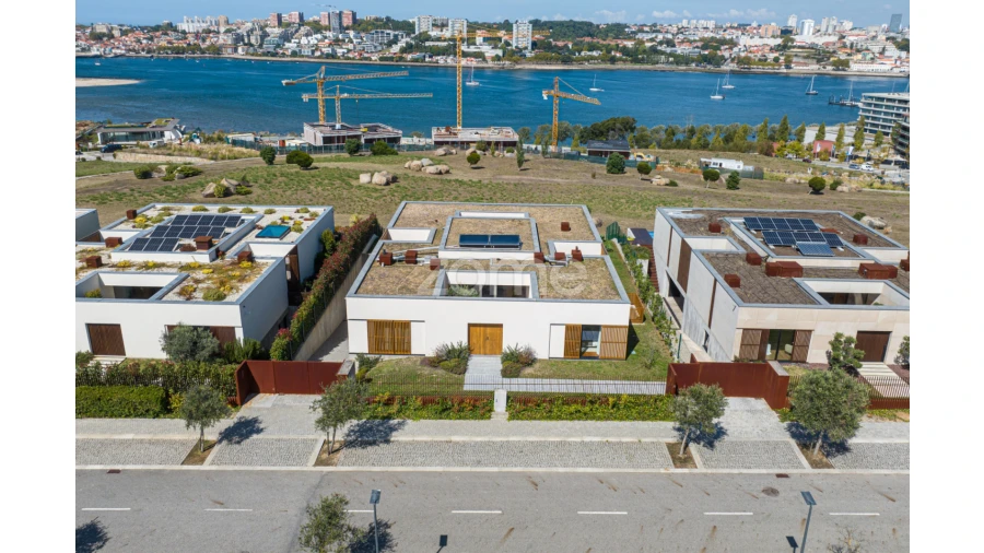 Moradia T4 para Venda em Santa Marinha e São Pedro da Afurada Foto 67