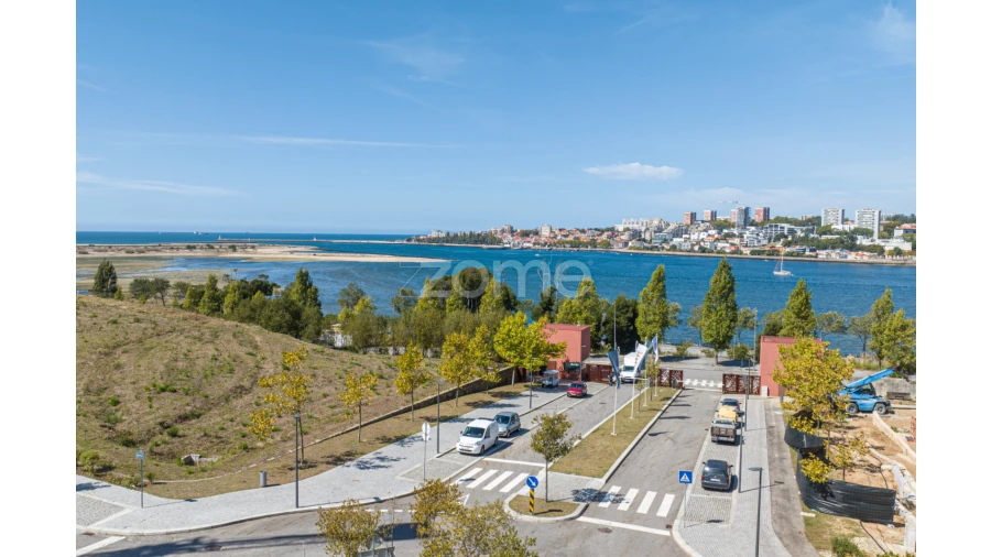 Moradia T4 para Venda em Santa Marinha e São Pedro da Afurada Foto 71