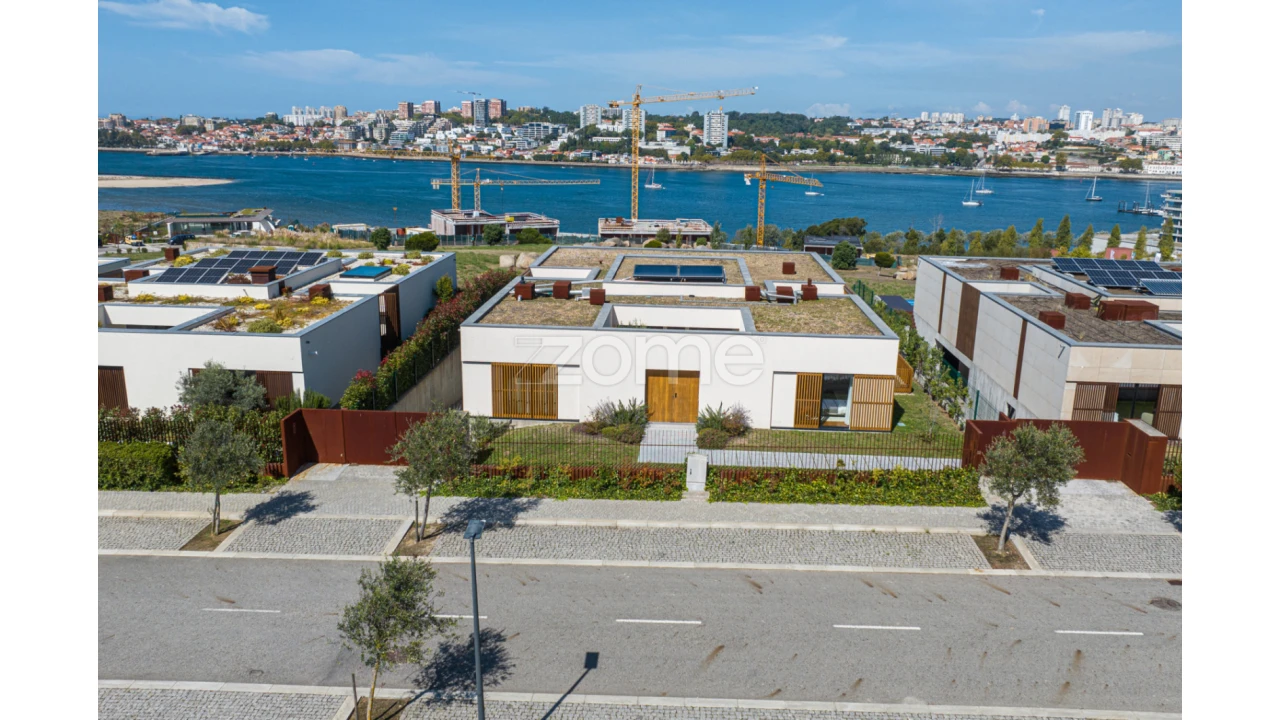 Moradia T4 para Venda em Santa Marinha e São Pedro da Afurada Foto 56