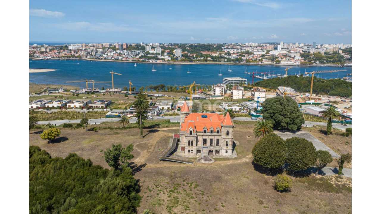 Moradia T4 para Venda em Santa Marinha e São Pedro da Afurada Foto 58