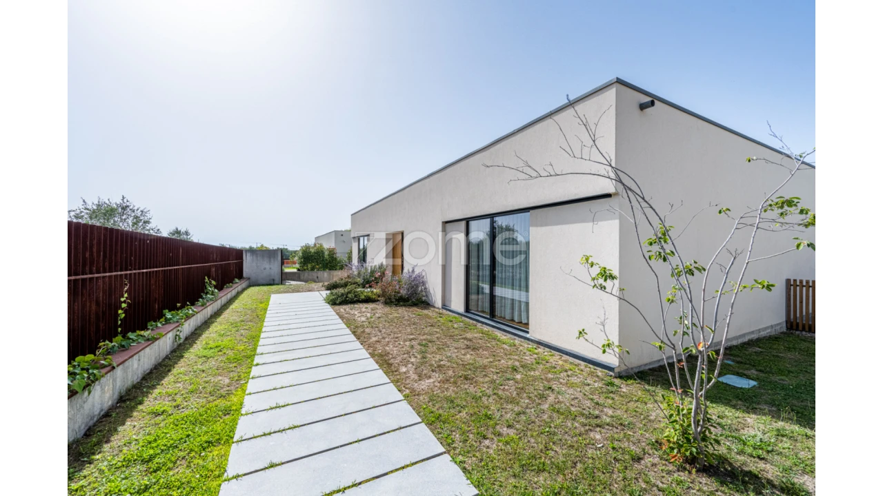 Moradia T4 para Venda em Santa Marinha e São Pedro da Afurada Foto 54