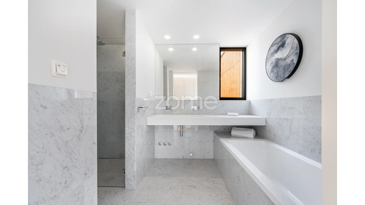 Moradia T4 para Venda em Santa Marinha e São Pedro da Afurada Foto 35