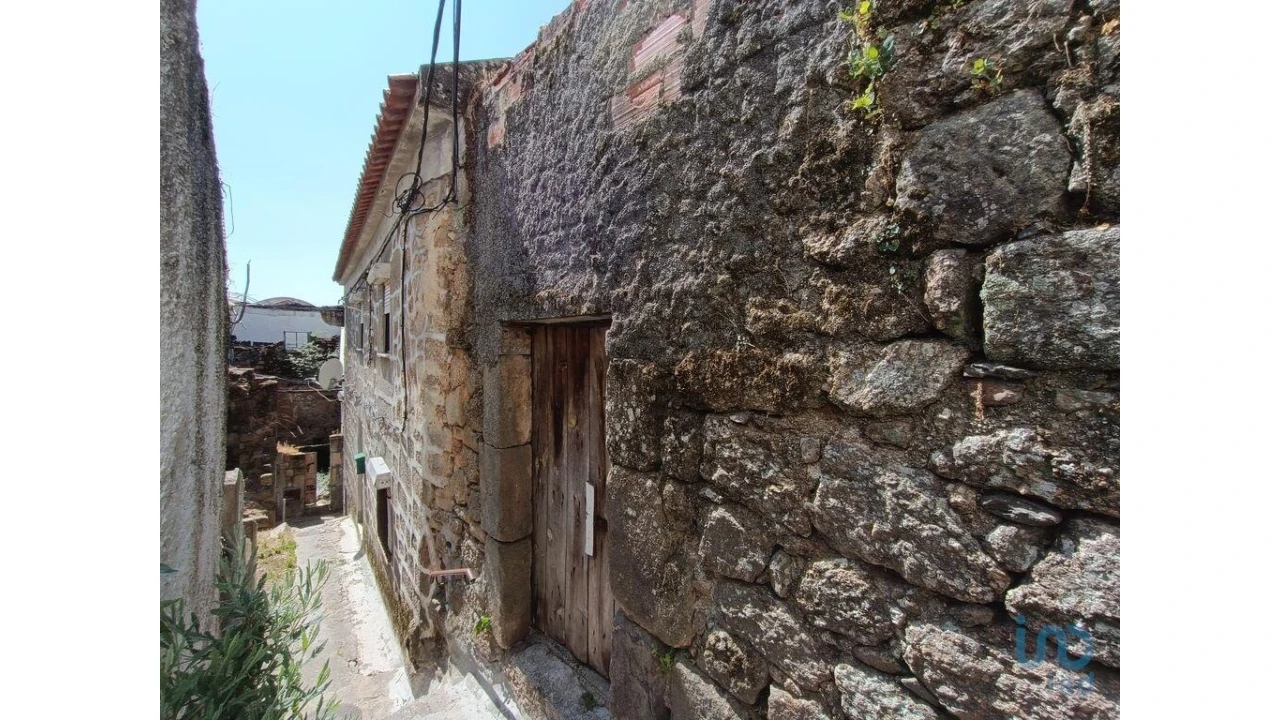 Prédio para Venda em Gouveia (São Pedro e São Julião) Foto 13