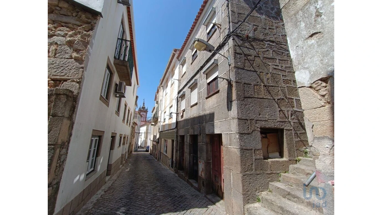 Prédio para Venda em Gouveia (São Pedro e São Julião) Foto 1