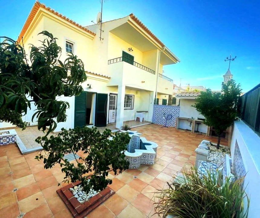 Moradia T3 para Venda em Lagos (São Sebastião e Santa Maria) Foto 2