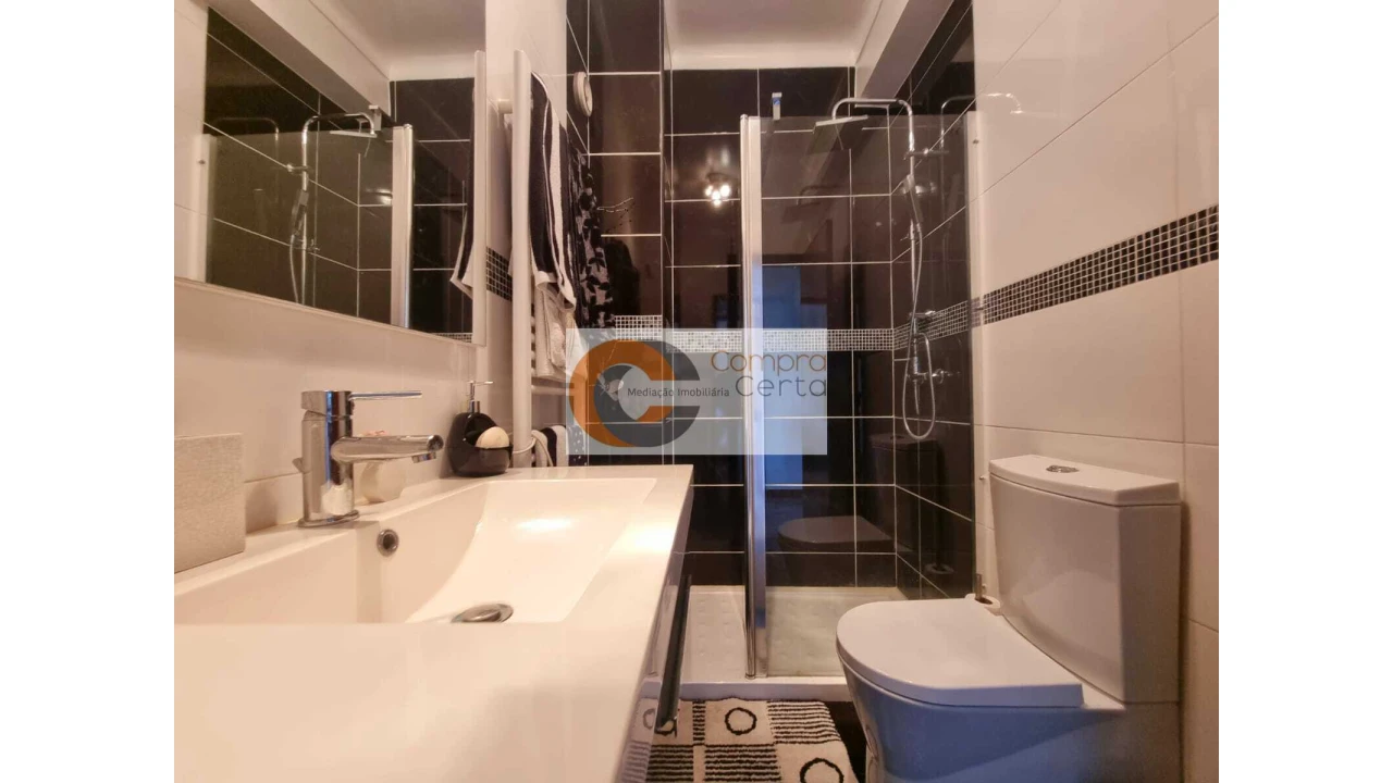 Apartamento T5 para Venda em Caldelas Foto 16