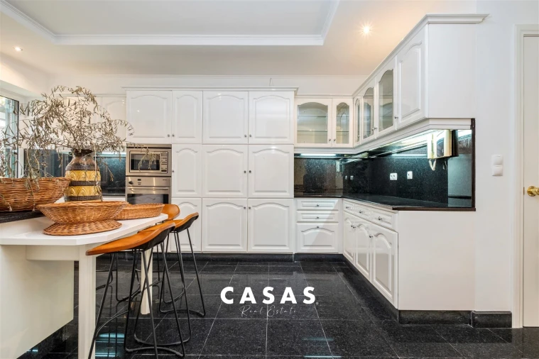 Moradia T4 para Venda em Funchal (Se) Foto 15