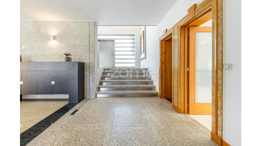 Moradia T5 para Venda em Vila Nova de Anha Foto 9