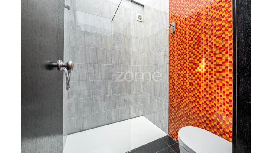 Moradia T5 para Venda em Vila Nova de Anha Foto 55