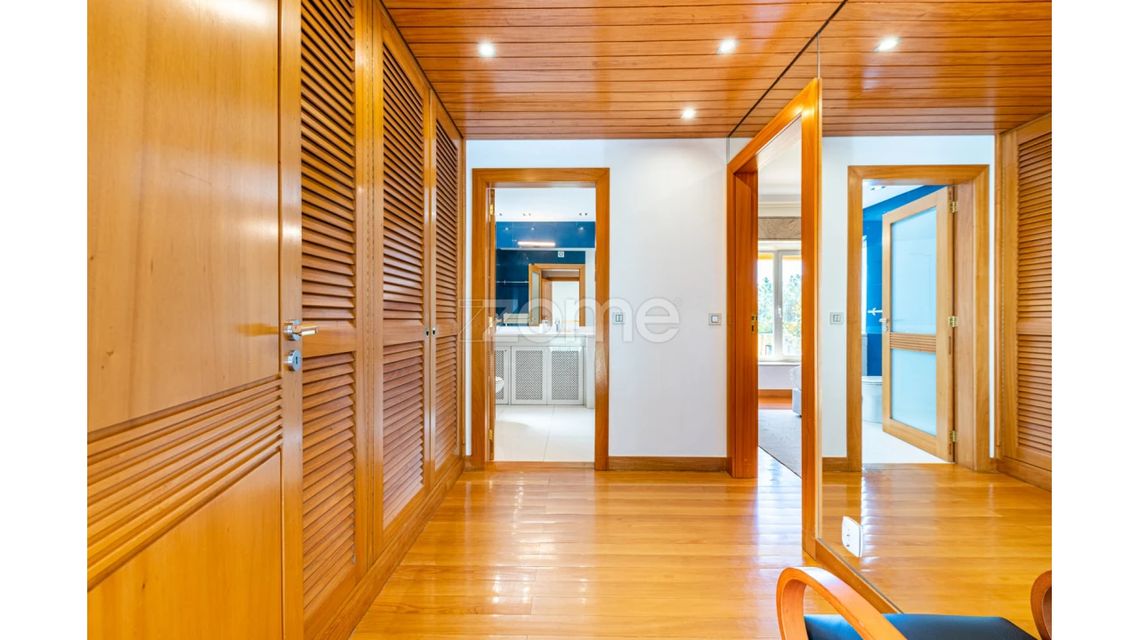 Moradia T5 para Venda em Vila Nova de Anha Foto 31