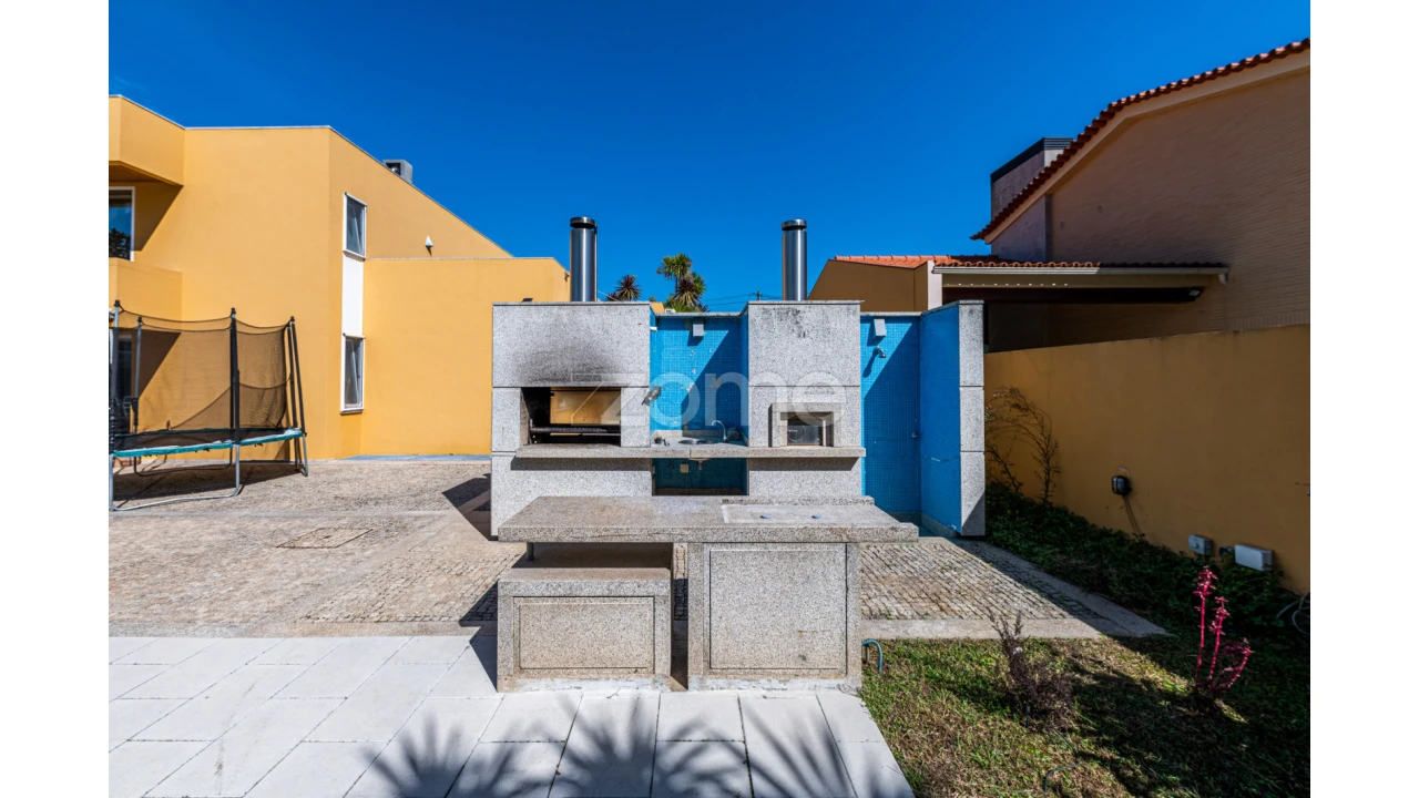 Moradia T5 para Venda em Vila Nova de Anha Foto 48