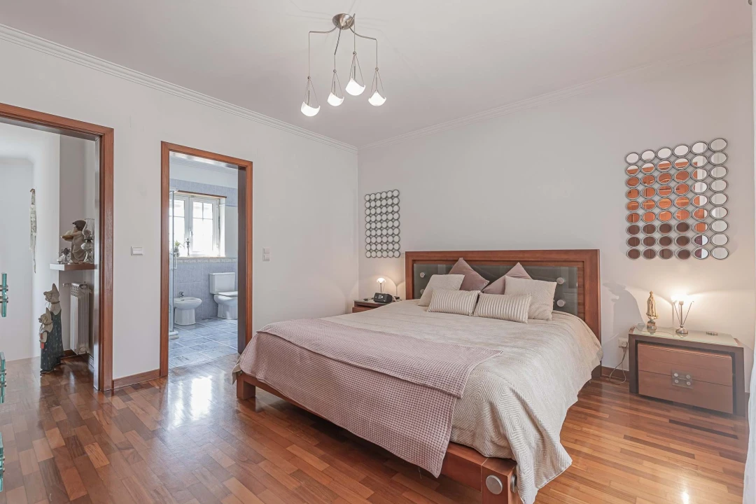 Moradia T4 para Venda em Silveira Foto 13