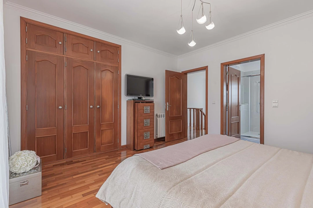 Moradia T4 para Venda em Silveira Foto 14