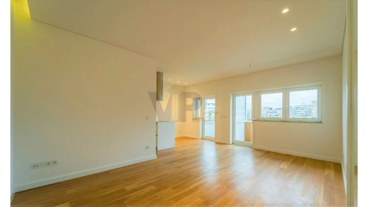 Apartamento T3 para Venda em Cedofeita, Santo Ildefonso, Sé, Miragaia, São Nicolau e Vitória Foto 1