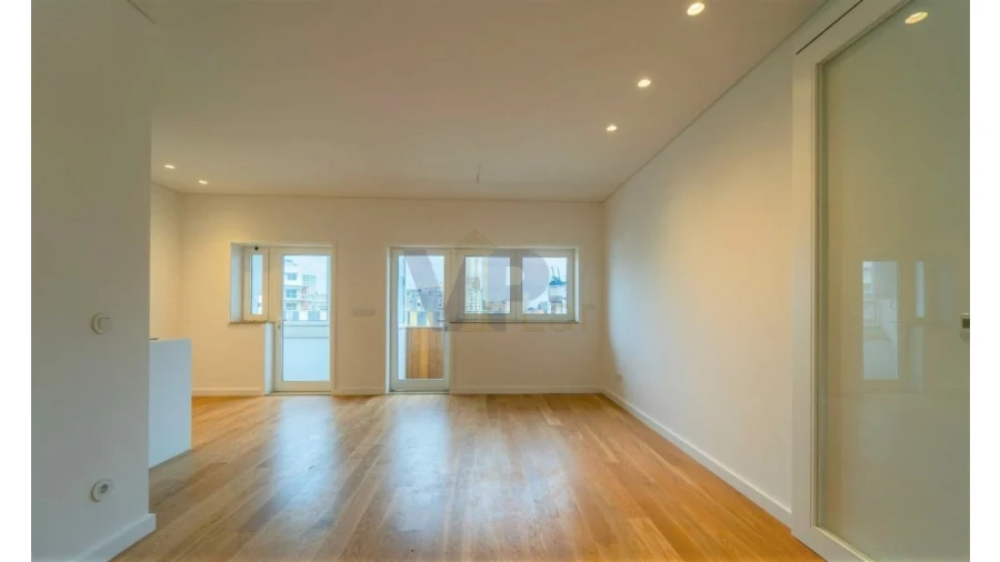Apartamento T3 para Venda em Cedofeita, Santo Ildefonso, Sé, Miragaia, São Nicolau e Vitória Foto 2
