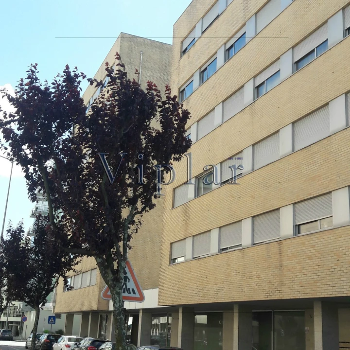 Loja para Arrendamento em Pedrouços Foto 7