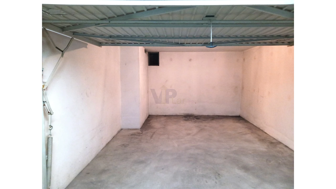 Garagem para Venda em Pedrouços Foto 2