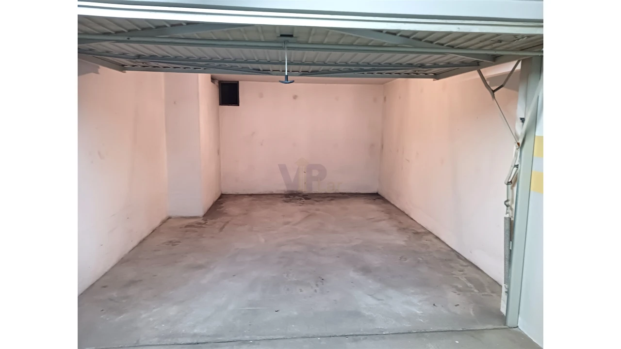 Garagem para Venda em Pedrouços Foto 3