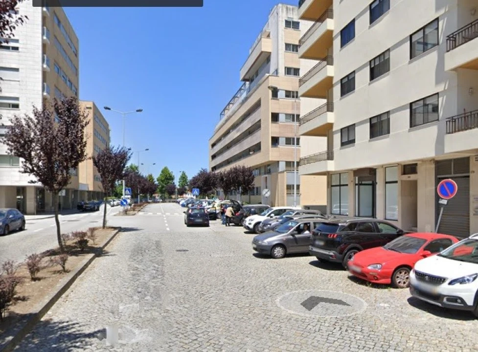 Loja para Arrendamento em Pedrouços Foto 1