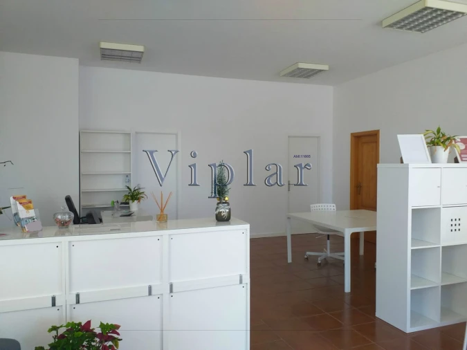 Loja para Arrendamento em Pedrouços Foto 5