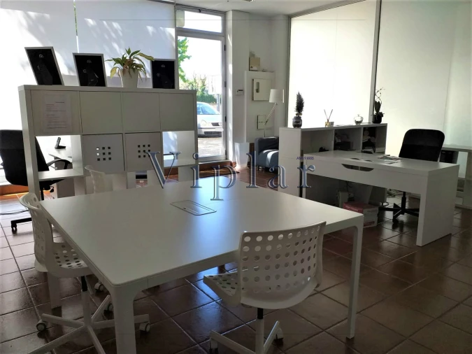 Loja para Arrendamento em Pedrouços Foto 6