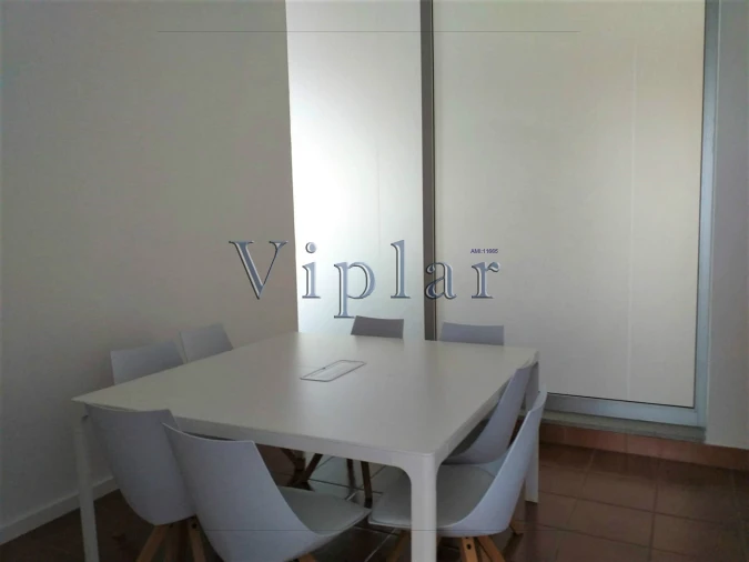 Loja para Arrendamento em Pedrouços Foto 9